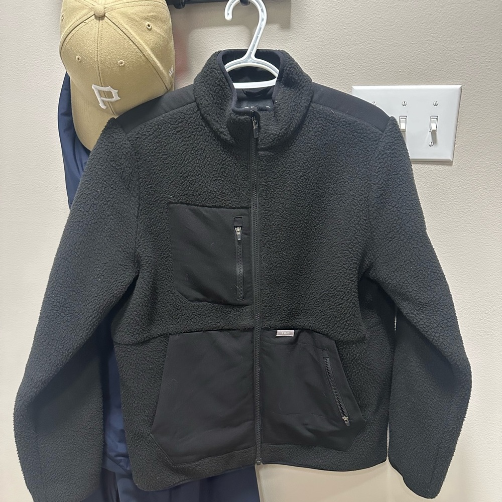 FIGS On-Shift™ - Sherpa Jacket - Picture 1 of 1